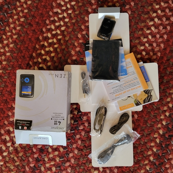 CREATIVE LABS ♡ NEW in Box ZEN V PLUS 4GB Portable MP3 Media Player (Black/Blue) - Picture 7 of 8